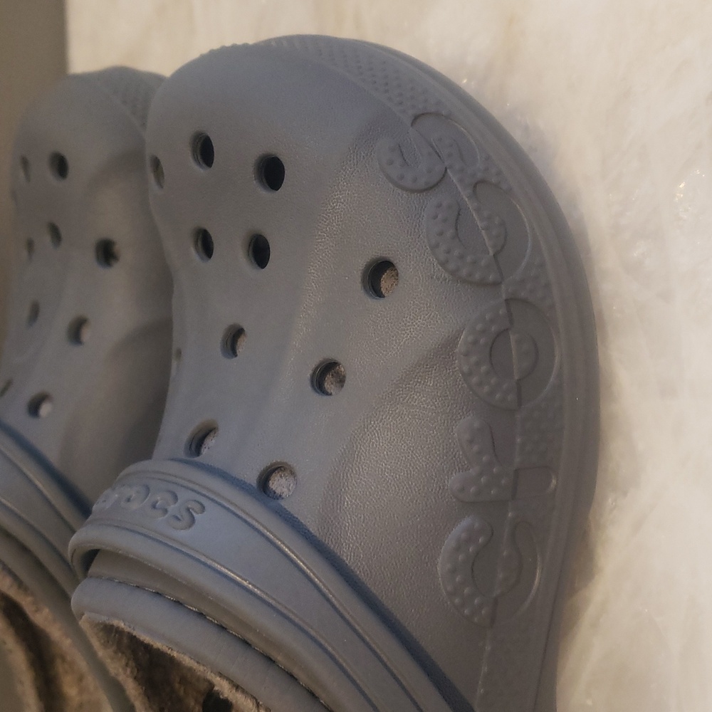 Gray lined Crocs - Picture 7 of 9